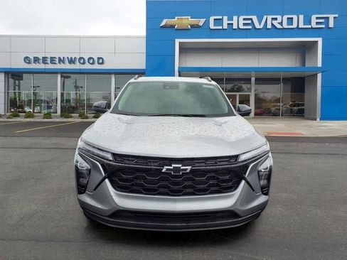New 2026 Chevrolet Trax LT w/ Driver Confidence Package FWD image 2