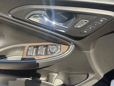 Used 2020 Chevrolet Malibu Premier FWD image 23