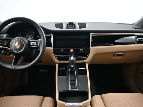 Certified 2026 Porsche Macan AWD/4WD image 9