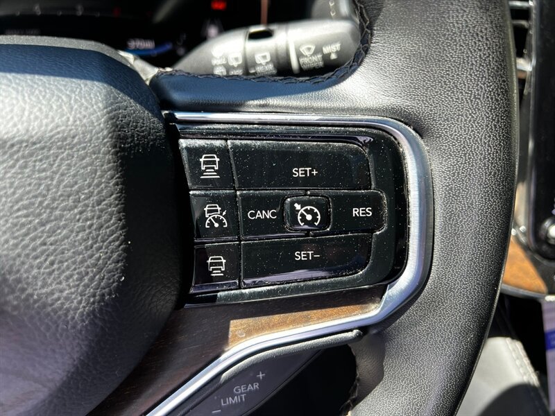 Used 2024 Jeep Grand Wagoneer L 4WD image 37