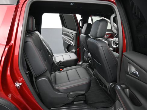 Used 2024 Chevrolet Traverse Z71 w/ LPO, Floor Liner Package image 17