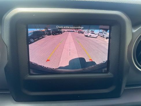 Used 2022 Jeep Wrangler Sport AWD/4WD image 18