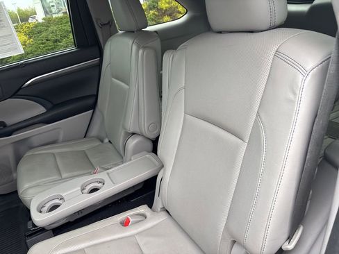 Used 2017 Toyota Highlander Limited image 31