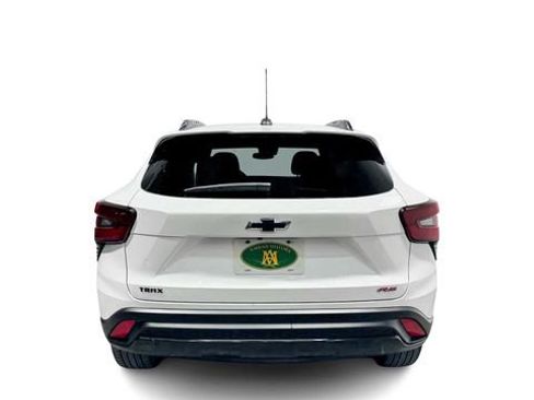Used 2025 Chevrolet Trax LT w/ Driver Confidence Package FWD image 3
