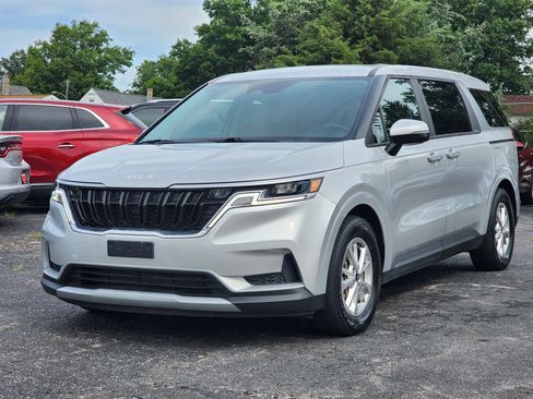 Used 2022 Kia Carnival LX FWD image 3