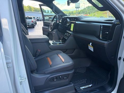 New 2026 GMC Sierra 2500 AT4 w/ AT4 Premium Plus Package AWD/4WD image 15