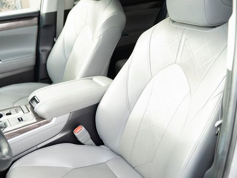 Used 2021 Toyota Highlander Platinum image 16