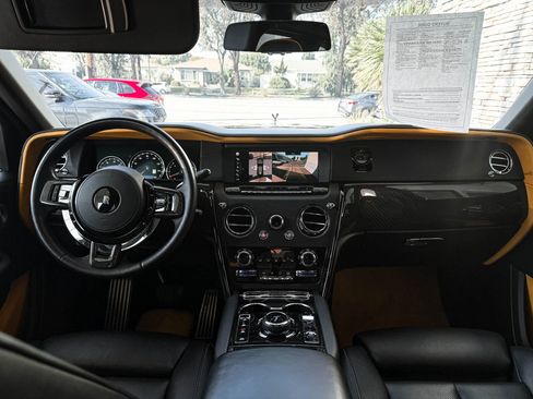 Used 2020 Rolls-Royce Cullinan Black Badge image 31