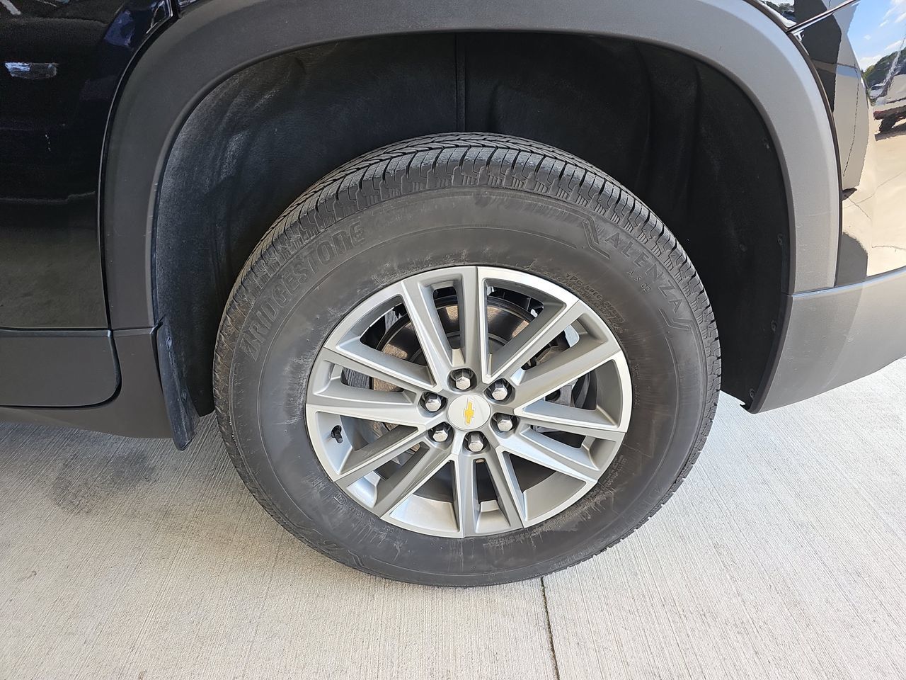Certified 2023 Chevrolet Traverse LT FWD image 40