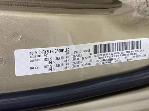 Used 2011 Chrysler Town & Country Touring w/ Entertainment Group #1 FWD image 34