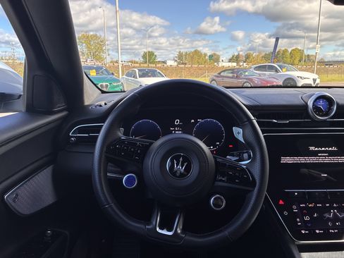 Used 2024 Maserati Grecale GT AWD/4WD image 17