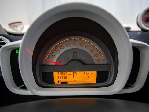 Used 2013 smart fortwo Coupe image 8