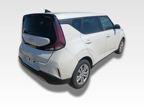 Used 2023 Kia Soul LX image 4