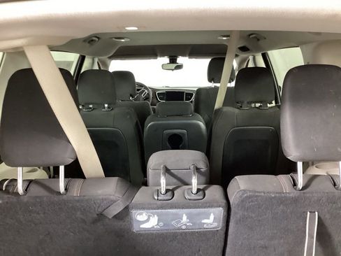 Used 2017 Chrysler Pacifica Touring FWD image 14