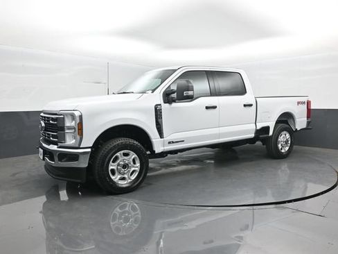 New 2026 Ford F350 XLT w/ FX4 Off-Road Package AWD/4WD image 4