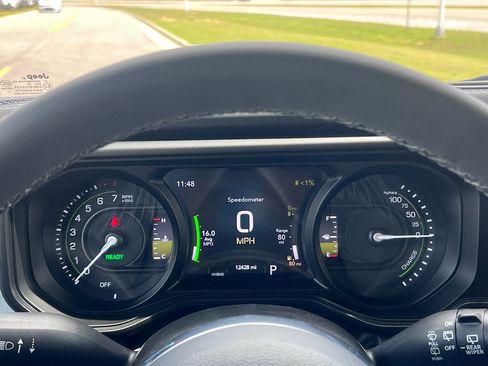 Used 2025 Jeep Wrangler Sahara w/ Safety Group image 28