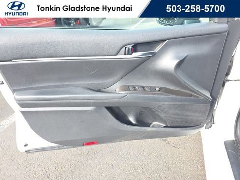 Used 2021 Toyota Camry SE w/ Cold Weather Package image 8