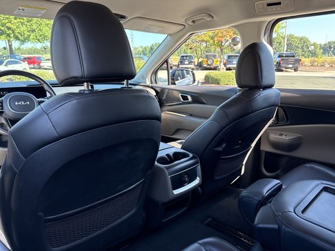 Certified 2025 Kia Carnival FWD image 19
