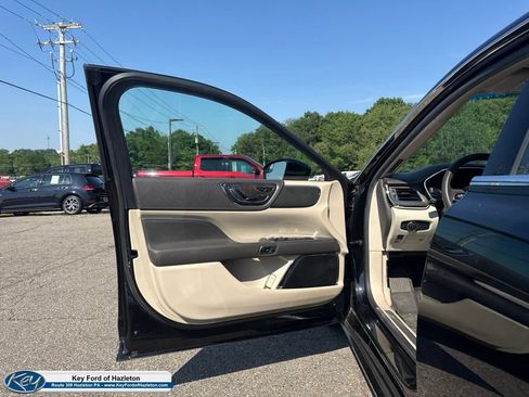 Used 2018 Lincoln Continental Premiere AWD/4WD image 18