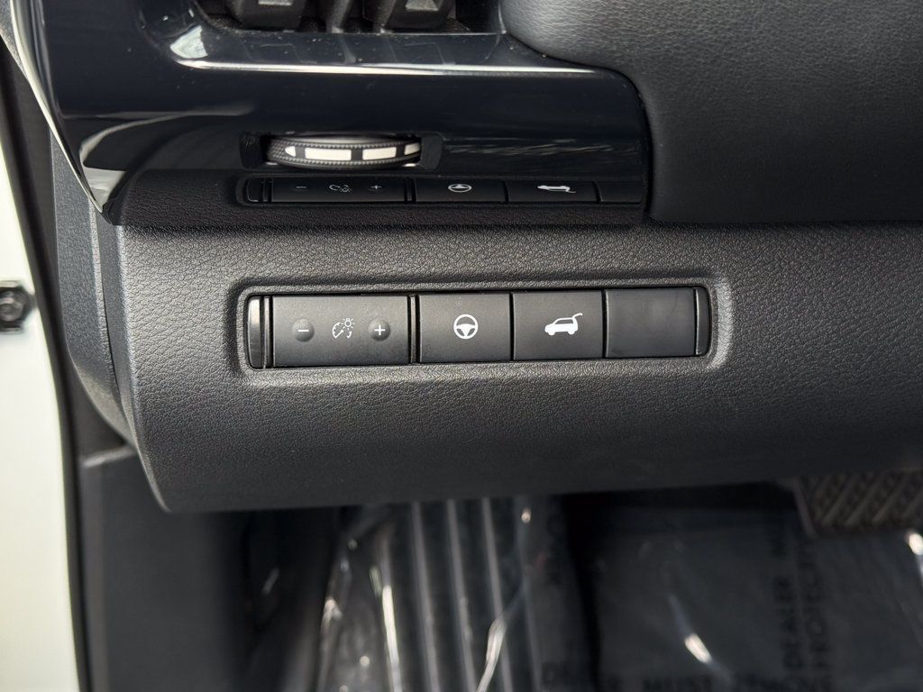 Used 2025 Nissan Pathfinder SV FWD image 25