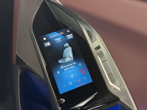 Used 2025 BMW 740i w/ Premium Package image 42