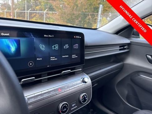 Certified 2025 Hyundai Kona SE image 18