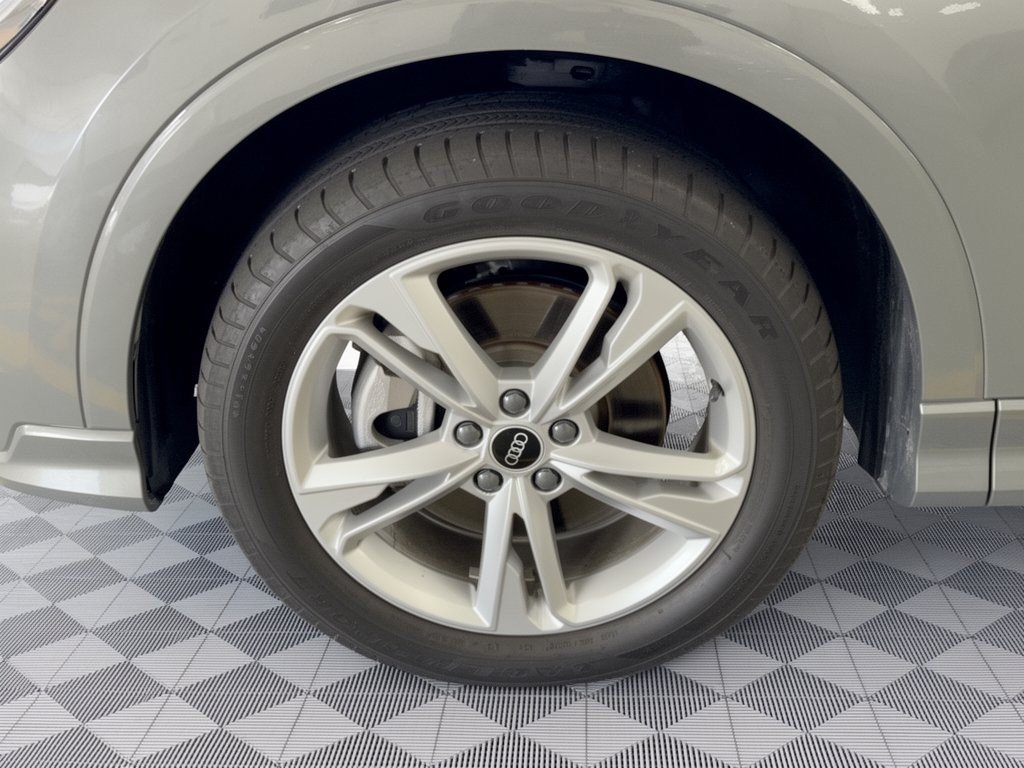Certified 2021 Audi Q3 2.0T Premium w/ Convenience Package AWD/4WD image 13