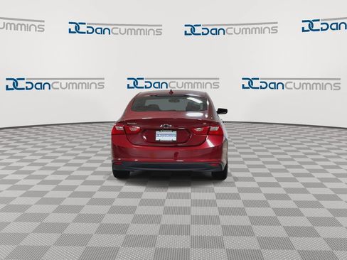 Used 2017 Chevrolet Malibu LT FWD image 7