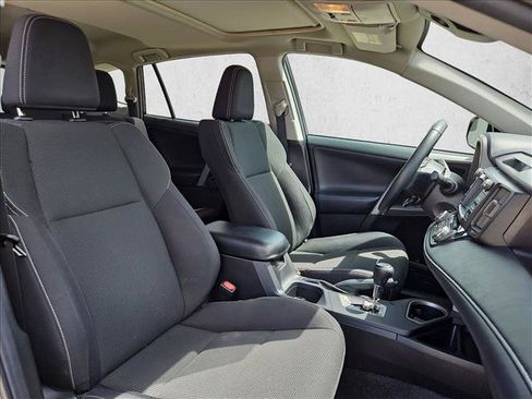Used 2018 Toyota RAV4 XLE FWD image 19