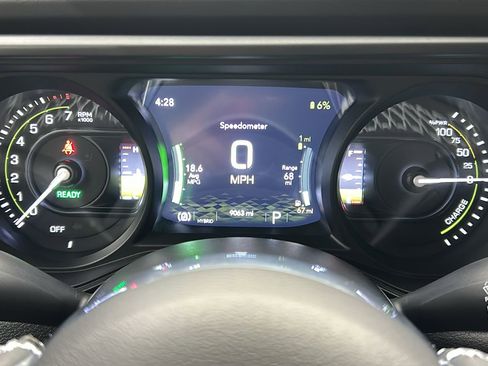 Used 2025 Jeep Wrangler Unlimited Sahara image 29