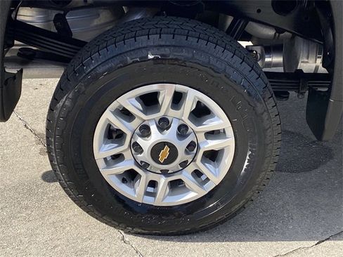 Used 2024 Chevrolet Silverado 2500 LT image 29