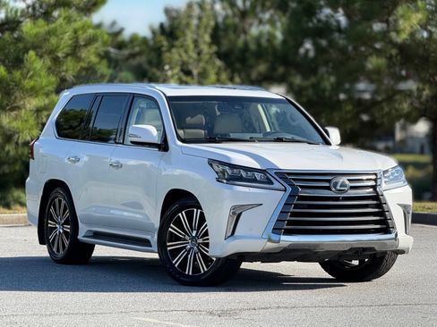 Used 2018 Lexus LX 570 4WD w/ Luxury Package image 13