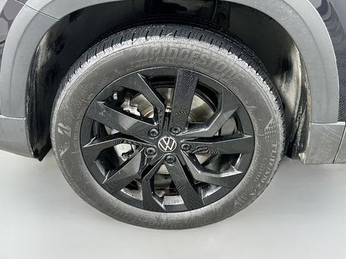 Used 2022 Volkswagen Taos SE FWD image 31