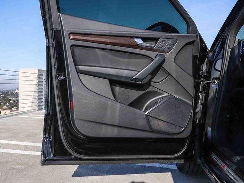 Used 2023 Audi Q5 2.0T Premium w/ Convenience Package image 30