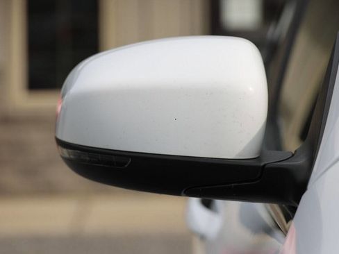 Used 2019 Jeep Cherokee Limited image 40