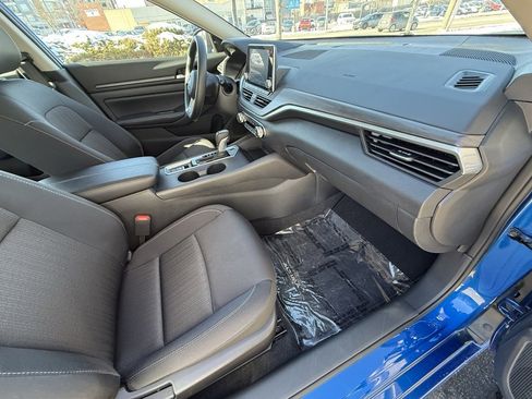 Used 2025 Nissan Altima 2.5 SV image 41