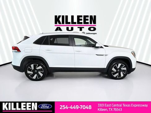 Used 2024 Volkswagen Atlas Cross Sport SE FWD image 9