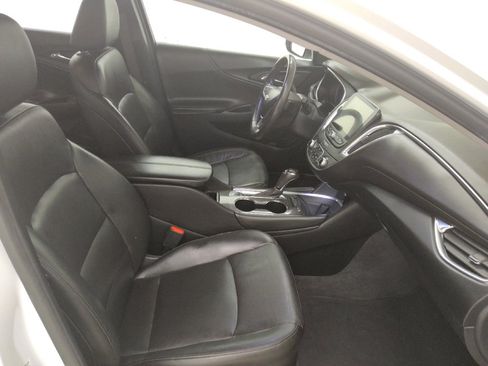 Used 2019 Chevrolet Malibu LT w/ Leather Package FWD image 21