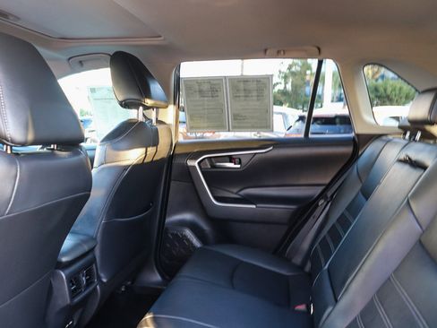 Used 2021 Toyota RAV4 XLE Premium image 19