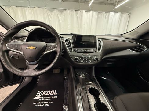Used 2020 Chevrolet Malibu LT image 17