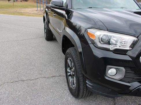 Used 2019 Toyota Tacoma TRD Sport image 49