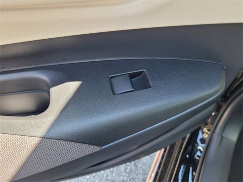 Used 2025 Toyota Corolla LE image 22