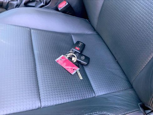 Used 2022 Toyota Tacoma TRD Off-Road w/ TRD Premium Off Road Package image 14