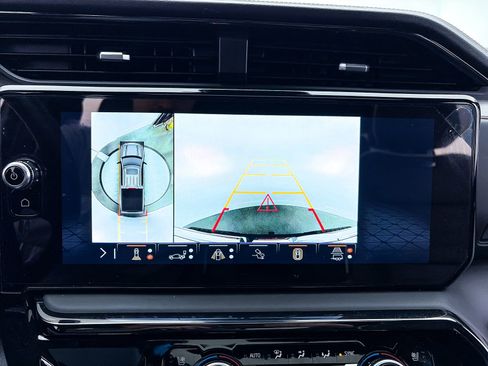 Used 2025 GMC Sierra 1500 Pro w/ Pro Value Package image 9