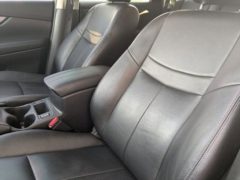 Used 2019 Nissan Rogue SV image 22