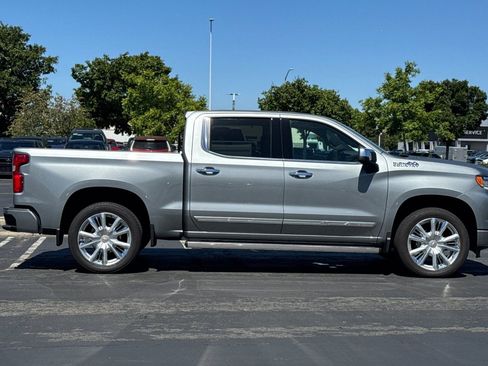 Used 2025 Chevrolet Silverado 1500 High Country AWD/4WD image 3