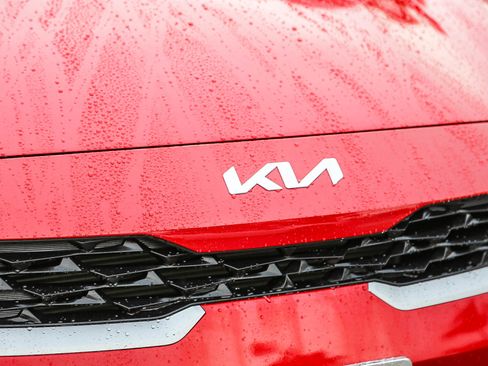 Used 2024 Kia Forte LXS image 5