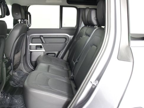 Used 2023 Land Rover Defender 110 S image 31