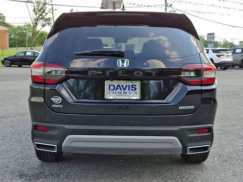 Certified 2025 Honda Pilot Touring image 6