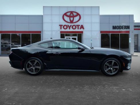Used 2025 Ford Mustang Coupe RWD image 7